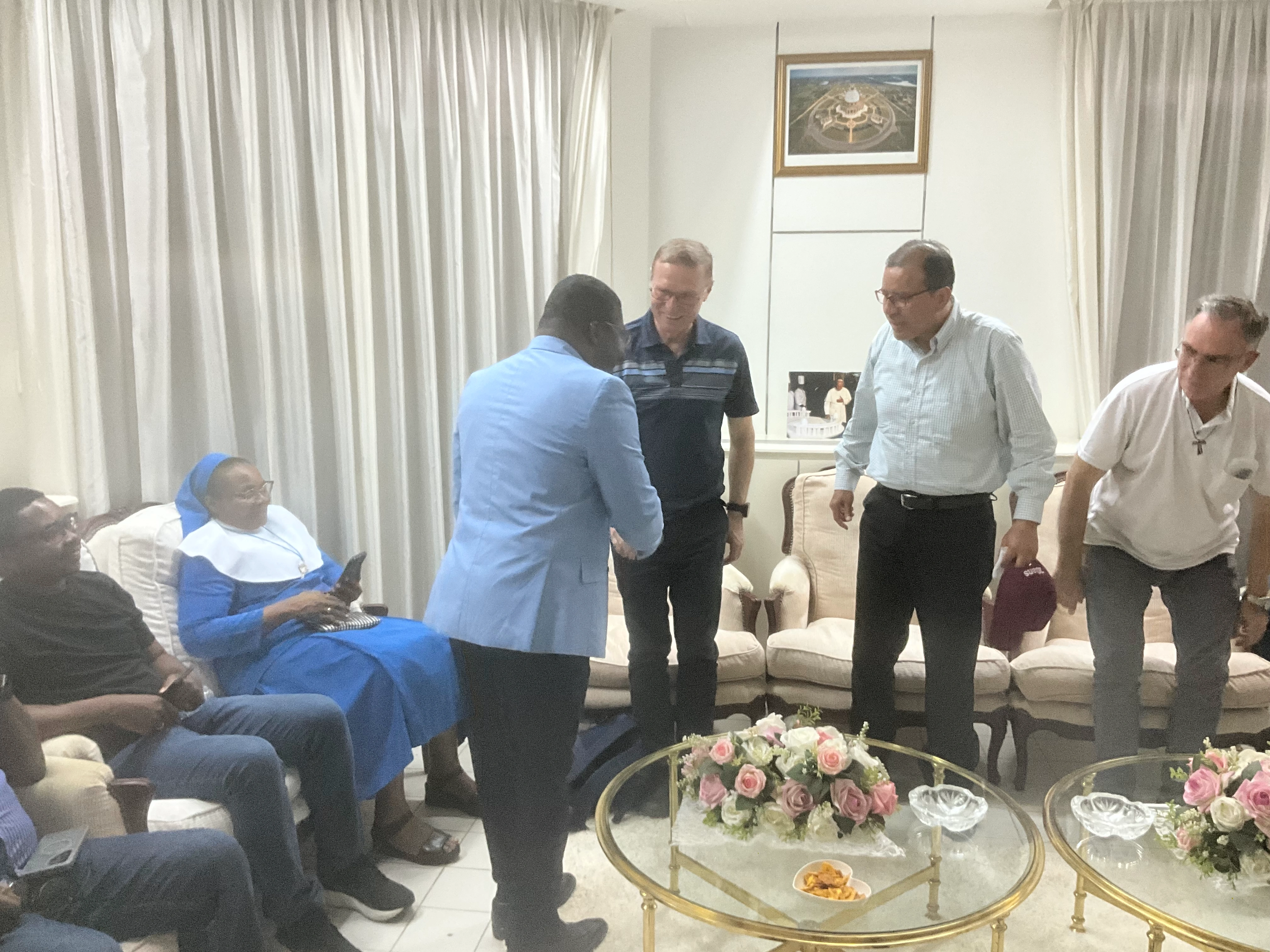 Des spécialistes de la Bible visite la Basilique